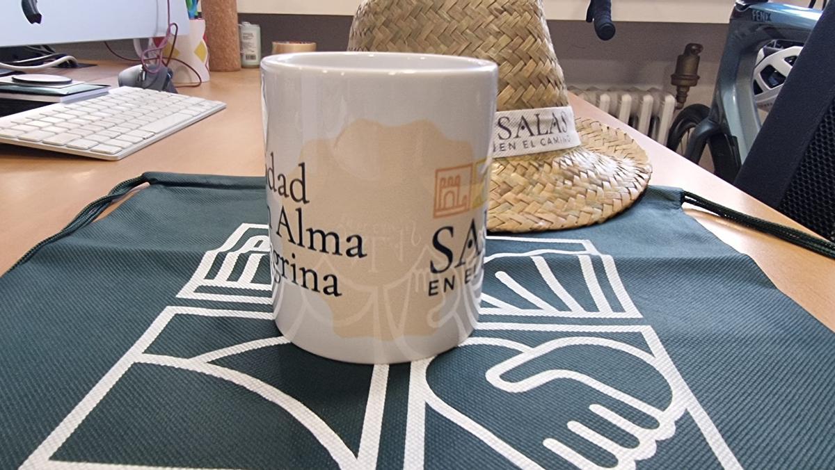 Los nuevos artículos de merchandising de la marca de calidad turística de Salas, en imágenes Los nuevos artículos de merchandising de la marca de calidad turística de Salas, en imágenes