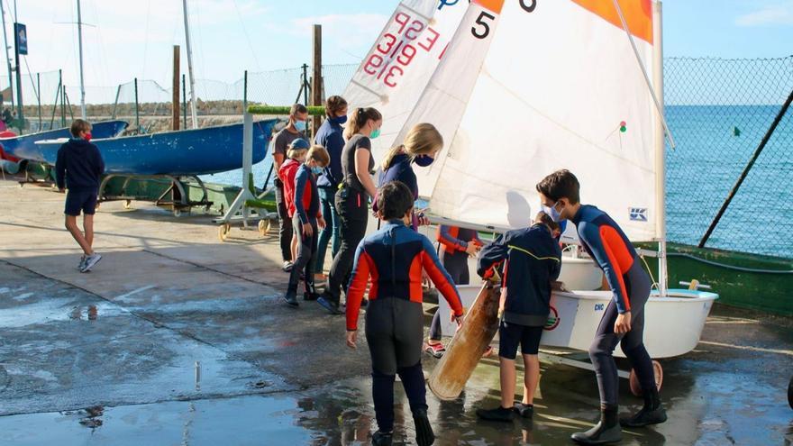 Más de 350 alumnos de la Escuela Náutica de El Candado sin actividad por los temporales