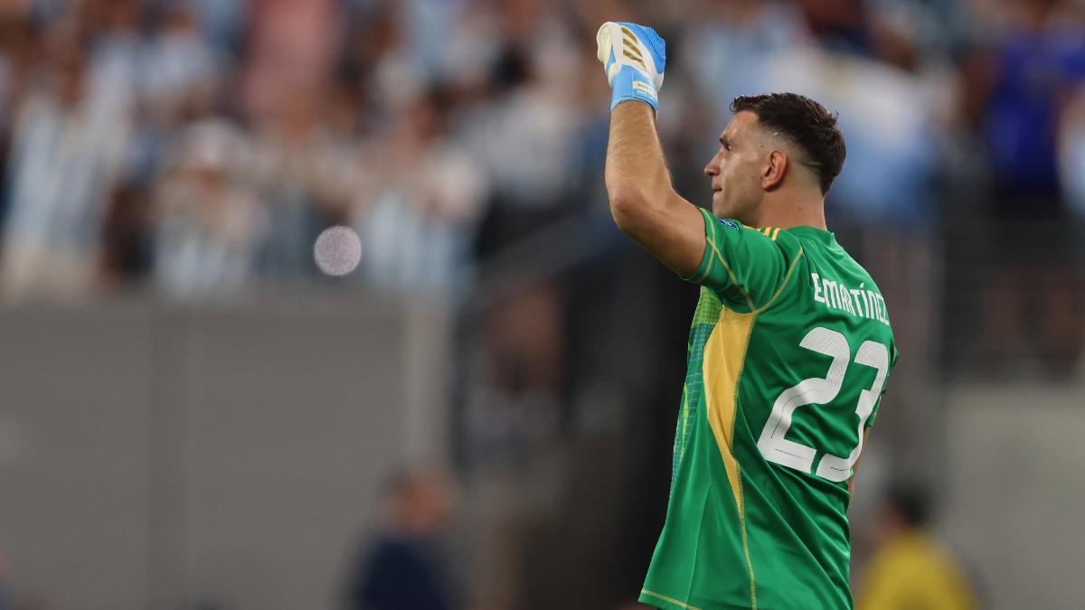 El 'Dibu', ante Chile