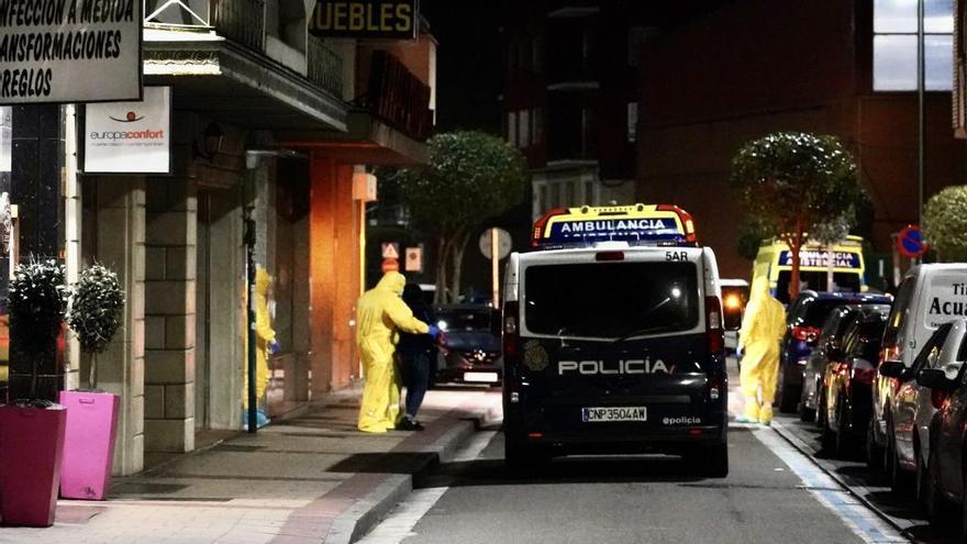 Personal sanitario en Valladolid  con todo el equipo de prevención.