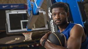 Barcelona. 11.02.2025. Deportes. El jugador de basket del FC Barcelona, Metu, fotografiado en el Palau Blaugrana. Fotografía de Jordi Cotrina