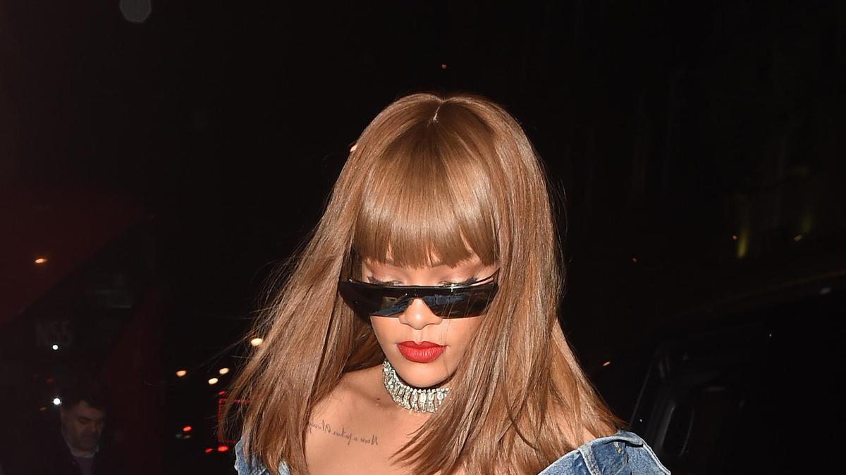 El escote de vértigo de Rihanna en una fiesta en Londres
