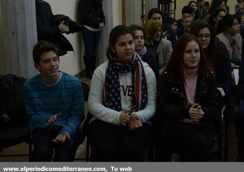 GALERÍA DE FOTOS -- Cien alumnos de Vila-real participan en una campaña de Convivencia en las Aulas