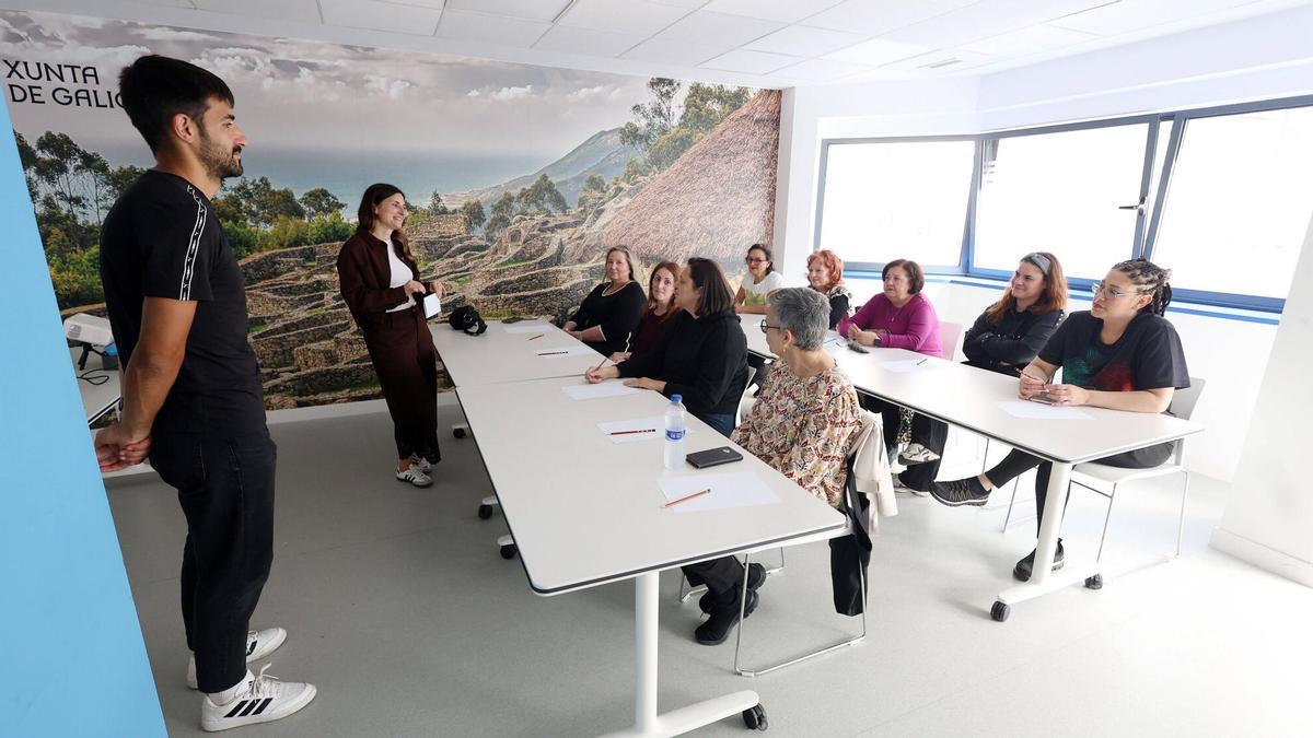 Charla sobre linfedema organizada por Adicam e impartida por profesionales de la clínica Nébora de Pontevedra.