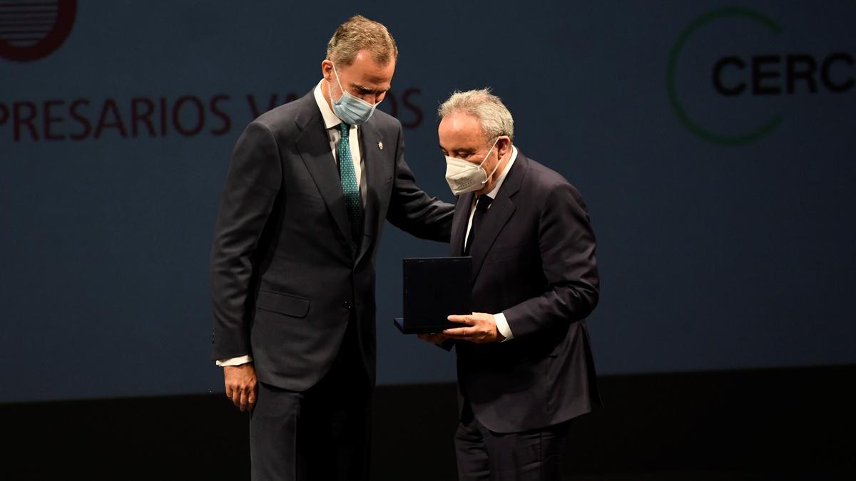 Rey entrega el Premio Reino de España a trayectoria empresarial del grupo Cosentino.