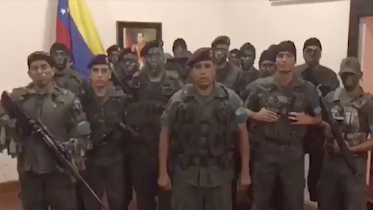 Grupo militar se subleva en Venezuela y es reducido por el Ejercito.
