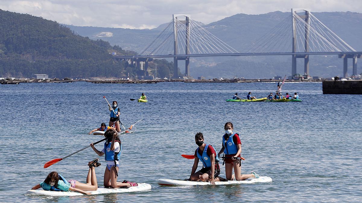 Participantes de un campamento de verano en Teis