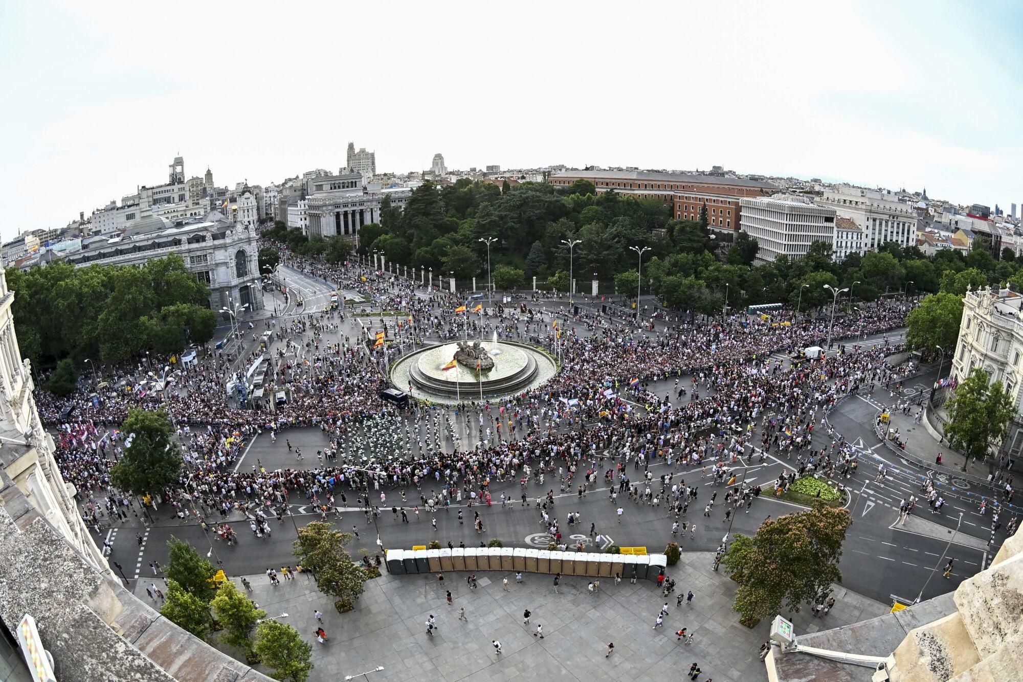 La marcha del Orgullo en Madrid, en imágenes.