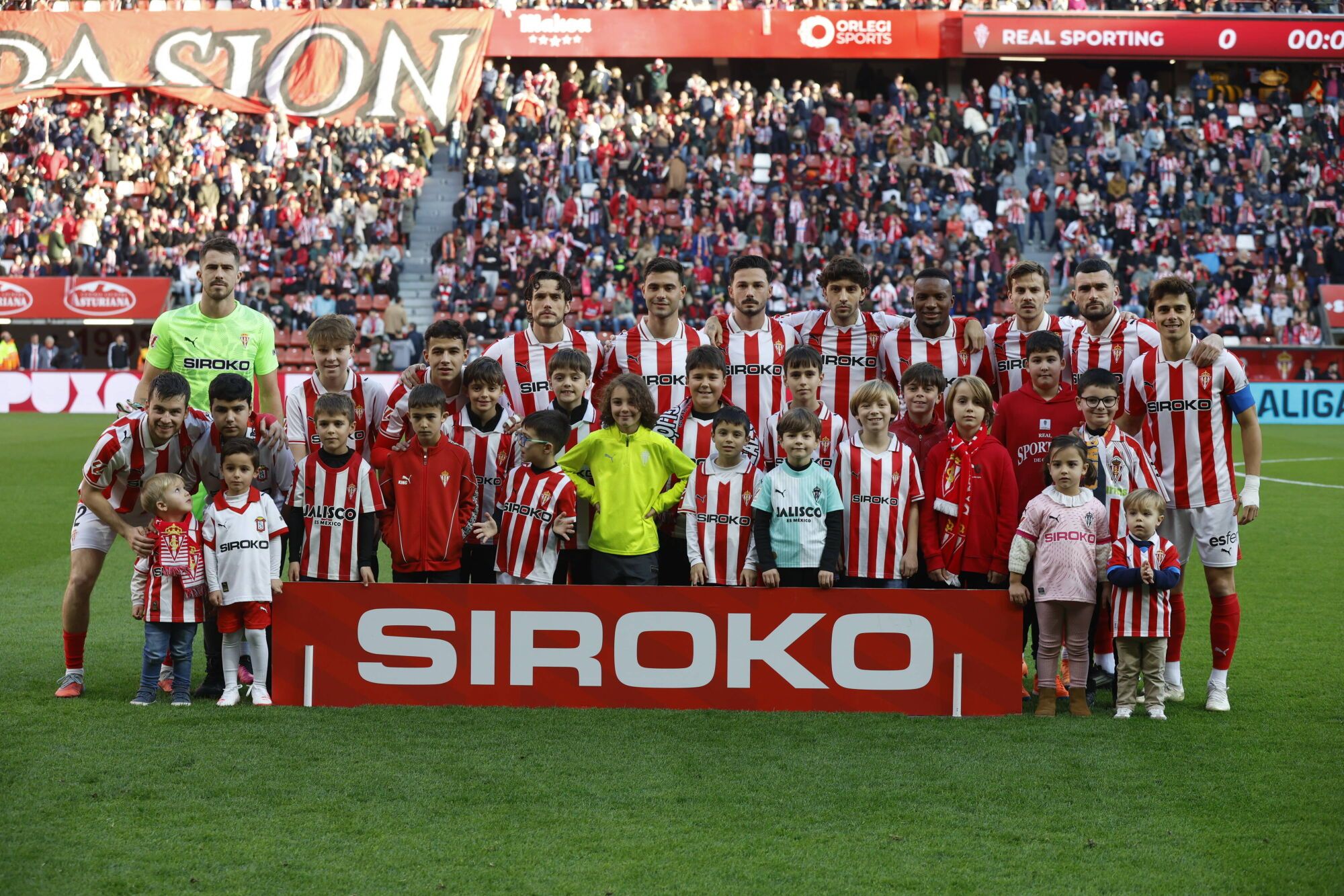 EN IMÁGENES: Gran victoria del Sporting contra el Granada en El Molinón