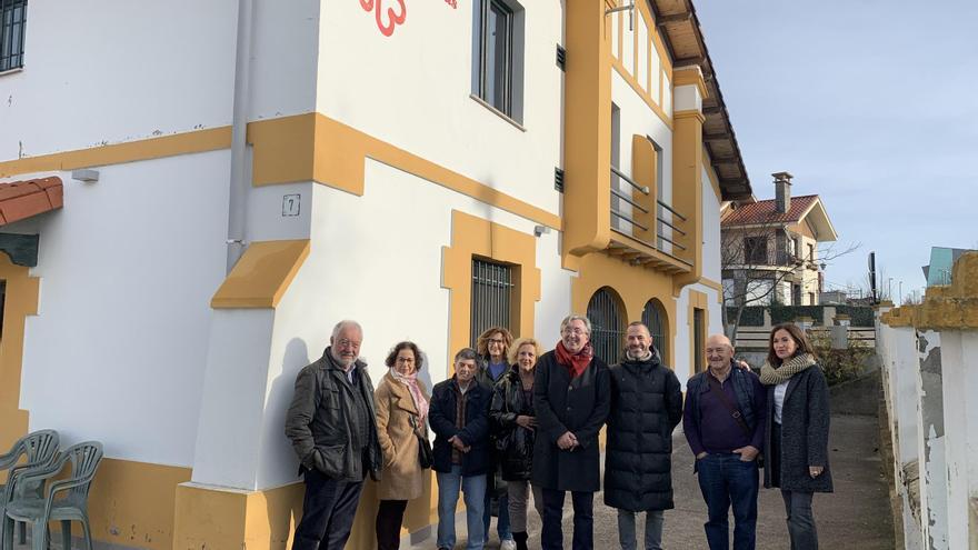 Leche, aceite y legumbres, lo que más necesita Cáritas de la Pola, que atiende a 78 familias al año