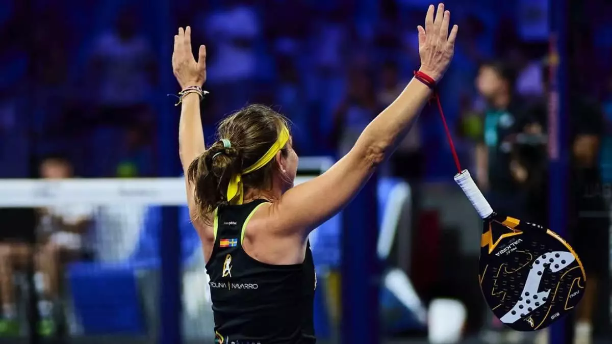 Málaga despide a su leyenda: ovación, aplausos y todos los honores para Carolina Navarro