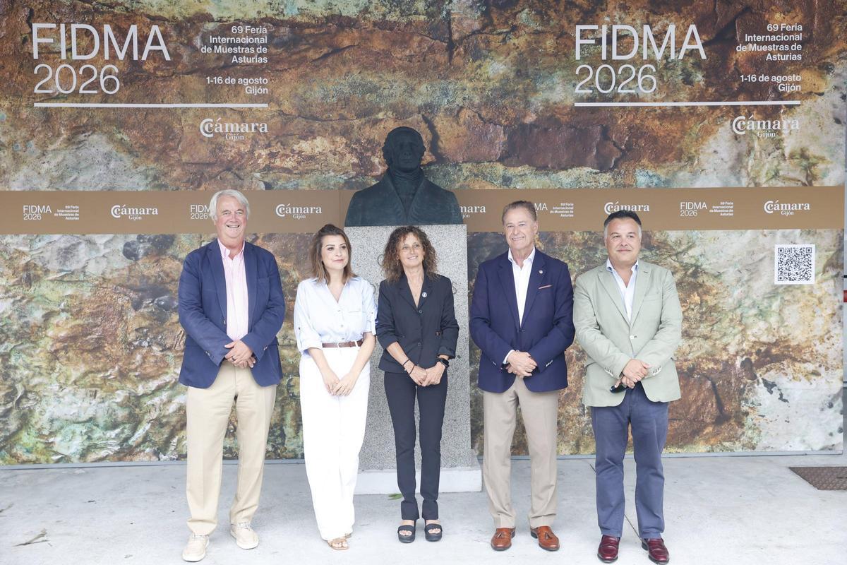 Por la izquierda, Silvino Urizar, Yolanda Trabanco, Eva Ledo, Félix Baragaño y Juan Fombella.