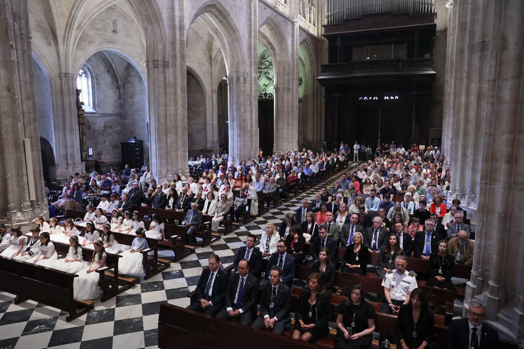 Así fue la misa del Corpus Christi en la catedral de Oviedo.