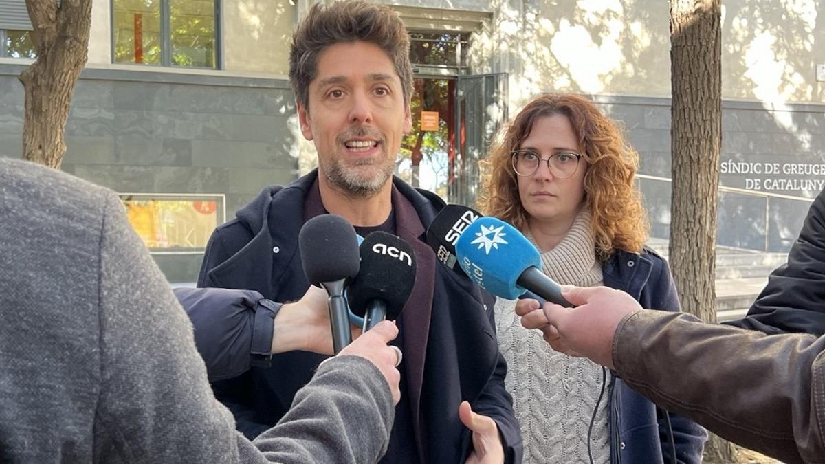 El portavoz de los Comuns en el Parlament, David Cid, y la portavoz de Movem Martorell, Laura Ruiz