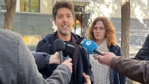 El portavoz de los Comuns en el Parlament, David Cid, y la portavoz de Movem Martorell, Laura Ruiz