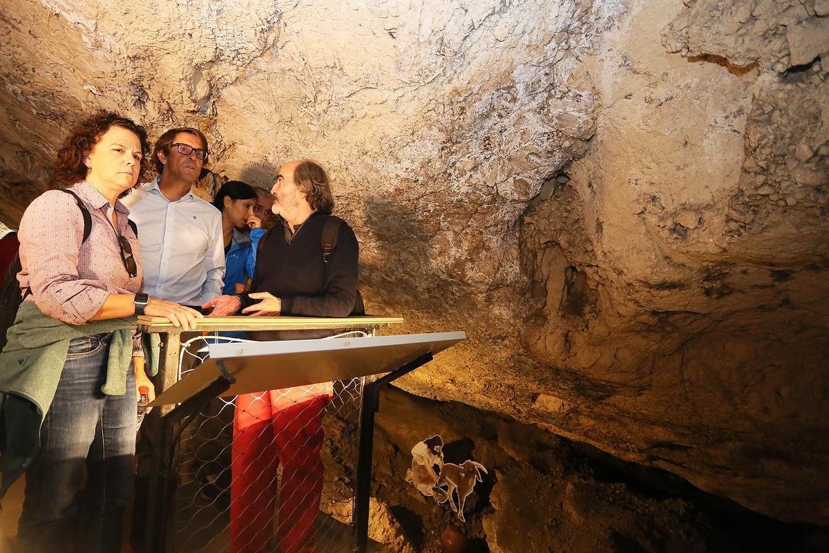 Visita a la cueva en Beniarrés