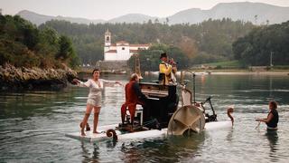 Jazz y danza sobre un piano flotante en el balneario de Panticosa