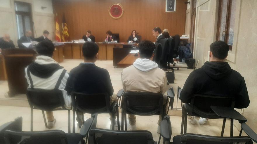 Suspenden el juicio a un profesor de La Salle por abusos sexuales a  exalumnas  por no haberle realizado un test de madurez