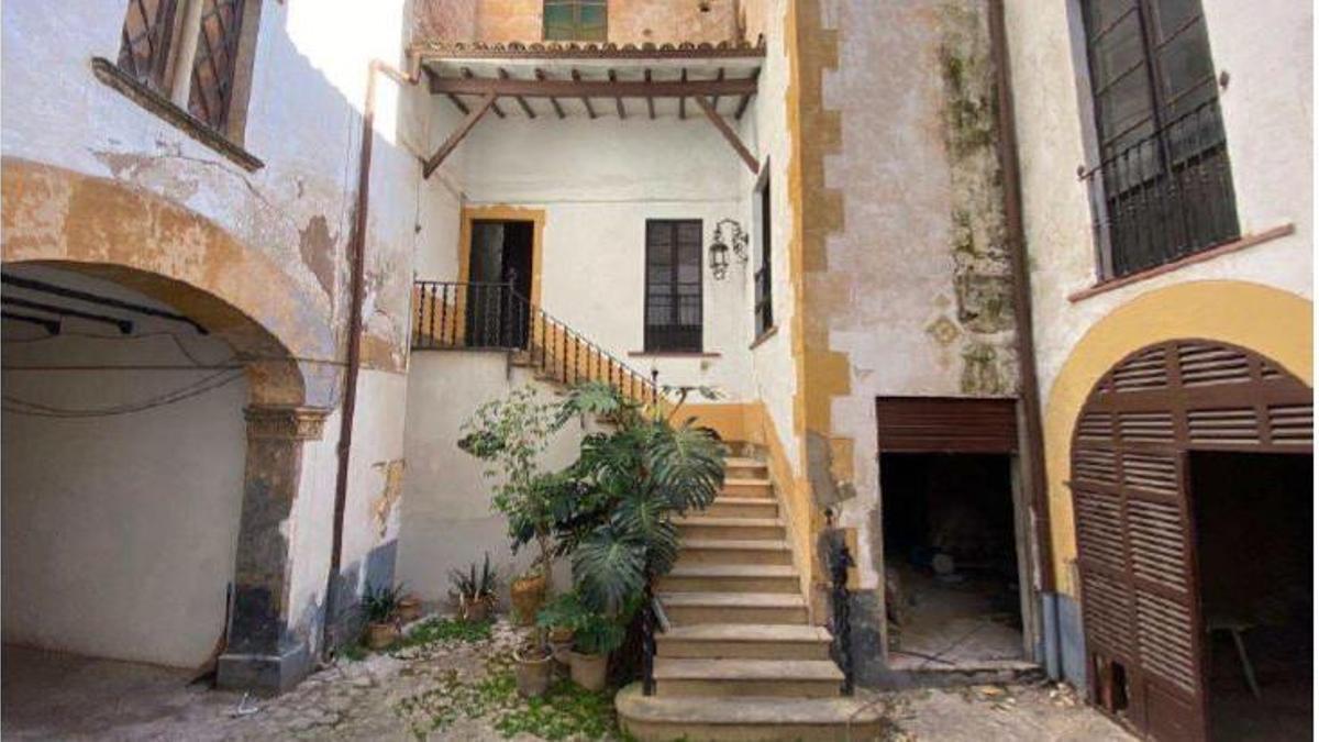 Vista de uno de los patios interiores de Can Feliu.