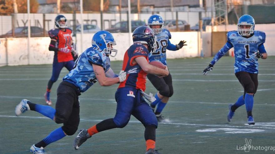 Lance del partido entre los Sharks y los Lions de Granada.