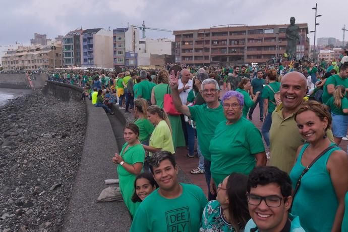 23-08-2019 LAS PALMAS DE GRAN CANARIA. Cadena humana en el paseo de Las Canteras contra el incendio  | 23/08/2019 | Fotógrafo: Andrés Cruz