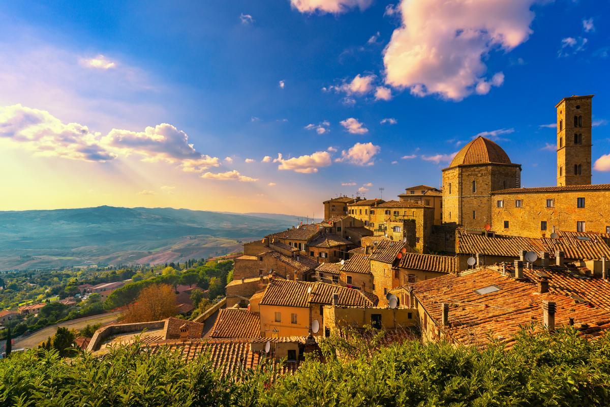 Skyline de la ciudad de Volterra en la bella Toscana