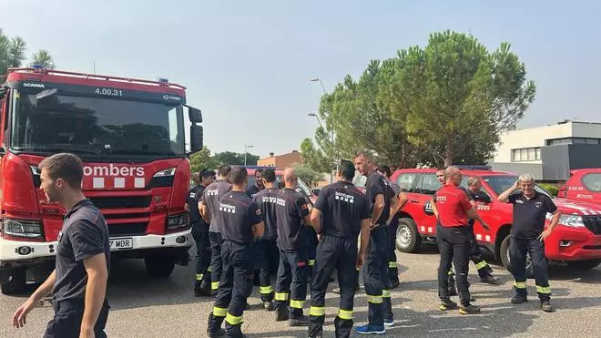 Las imágenes de los efectivos trabajando en la extinción del incendio de Jarilla