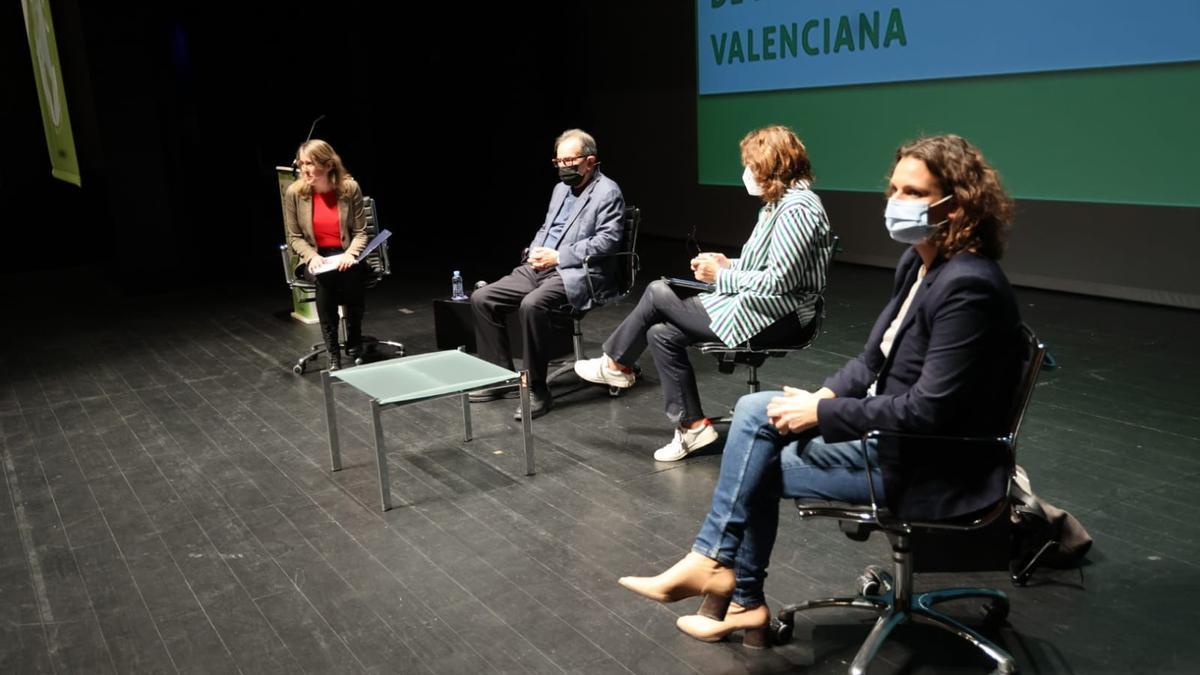 Mesa redonda sobre la industria y la economía circular en el Ecoforum.