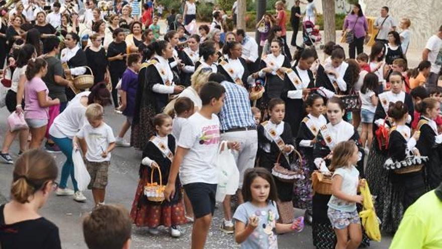 La fiesta se hace grande en las calles de Altea con la Entrà de la Murta y el pregón