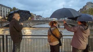 El temporal obliga a desalojar viviendas y cortar carreteras en Girona