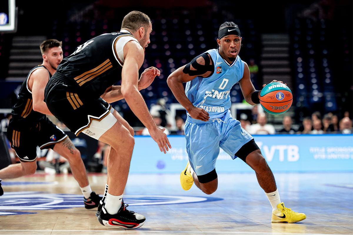 Trent Frazier anotó 20 puntos contra el Dubai Basketball