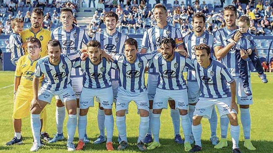 FormaciÃ³n del AtlÃ©tico Baleares, lÃ­der del grupo I de Segunda B, en un partido en Palma.