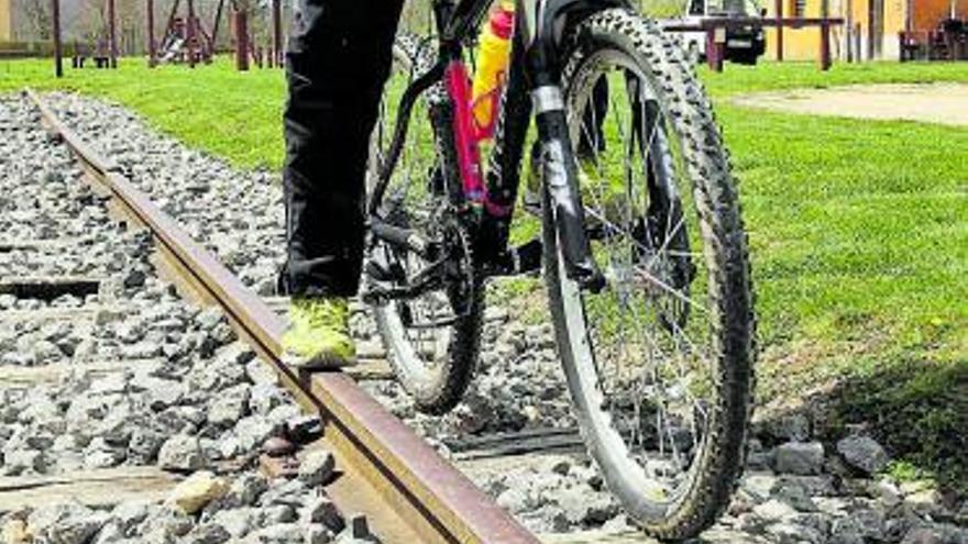 L’itinerari ressegueix el traçat de l’antic ferrocarril. | VIES VERDES