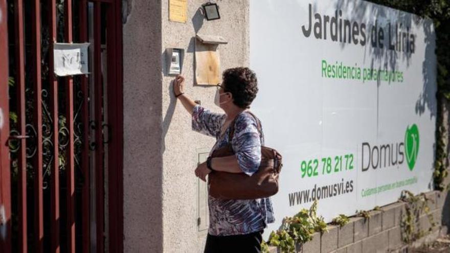 Oltra: "Una residencia no es un negocio donde ganar dinero a espuertas"