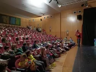 Más de mil niños disfrutan de las obras del Festival  de Títeres de Redondela