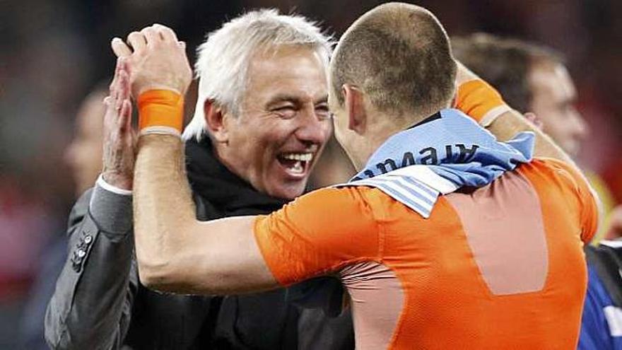 Van Marwijk y Robben.