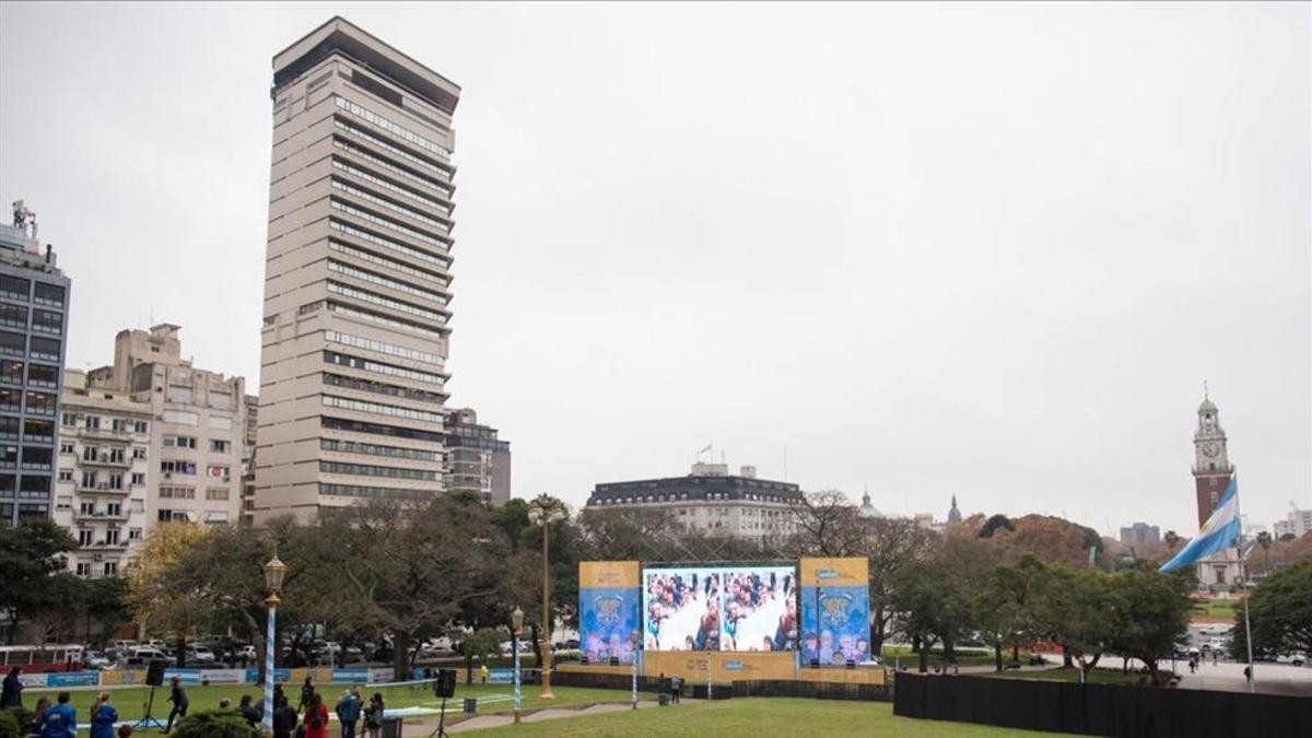 Una de las pantallas en las que se transmitirán los partidos del Mundial en Buenos Aires