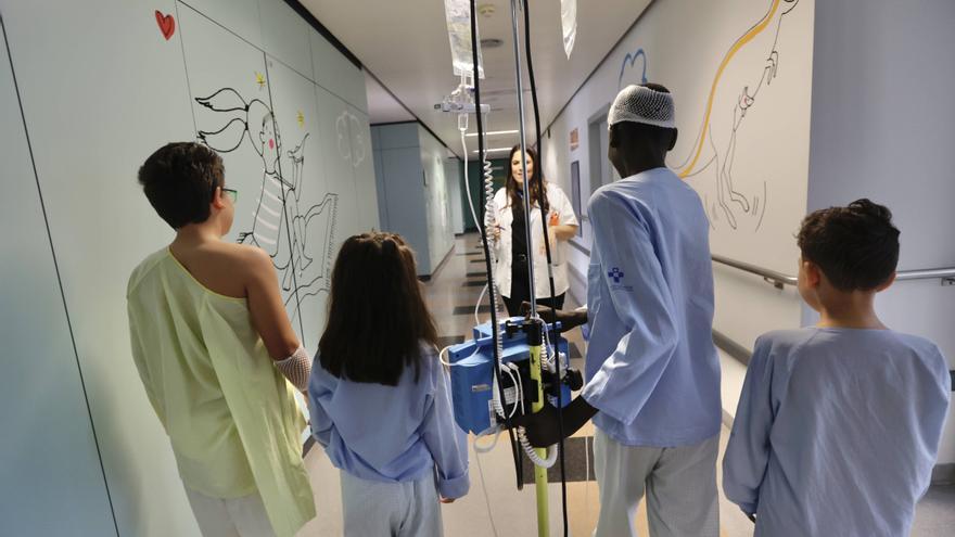 Mi cole es un hospital: así es el día a día en las Aulas Hospitalarias del HUCA