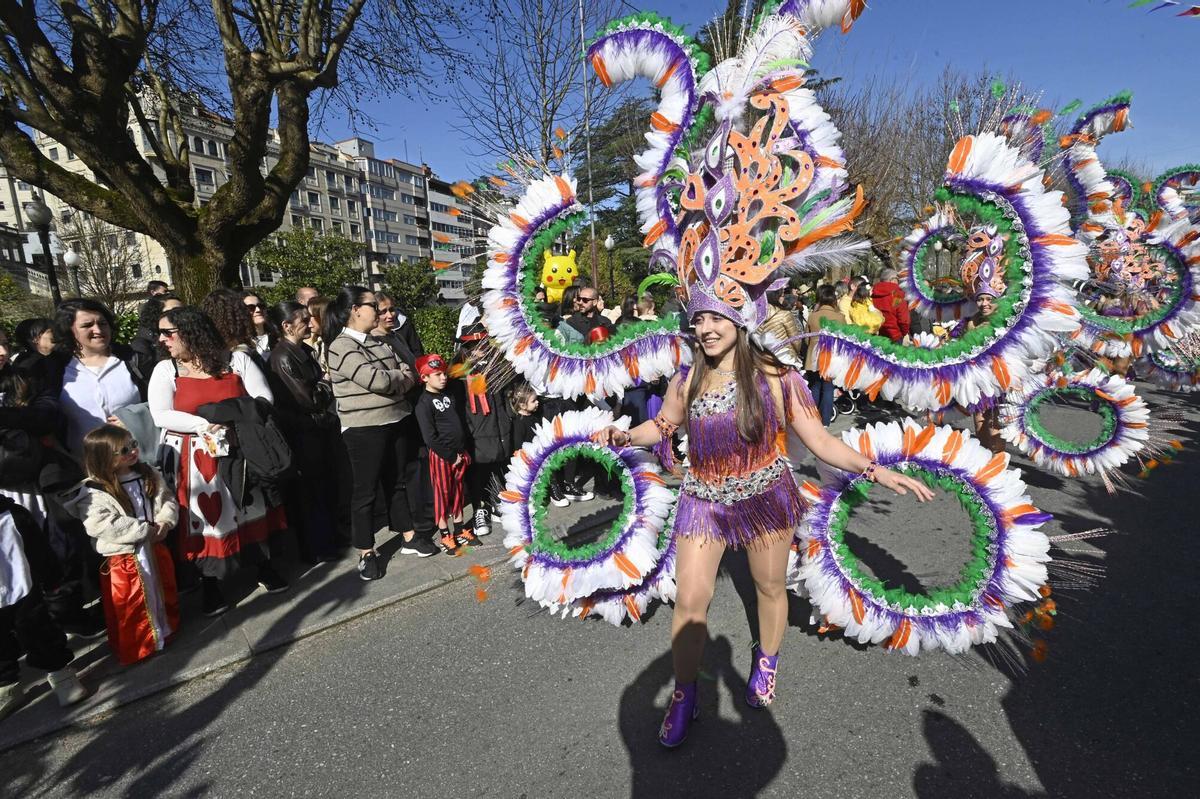 Las comparsas desfilaron ayer por las principales calles del centro urbano