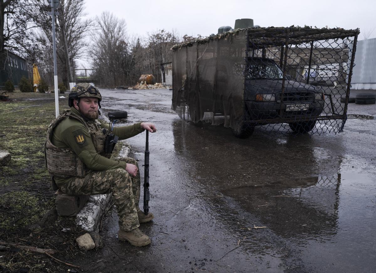 Militares ucranianos en la región de Donetsk, este miércoles.