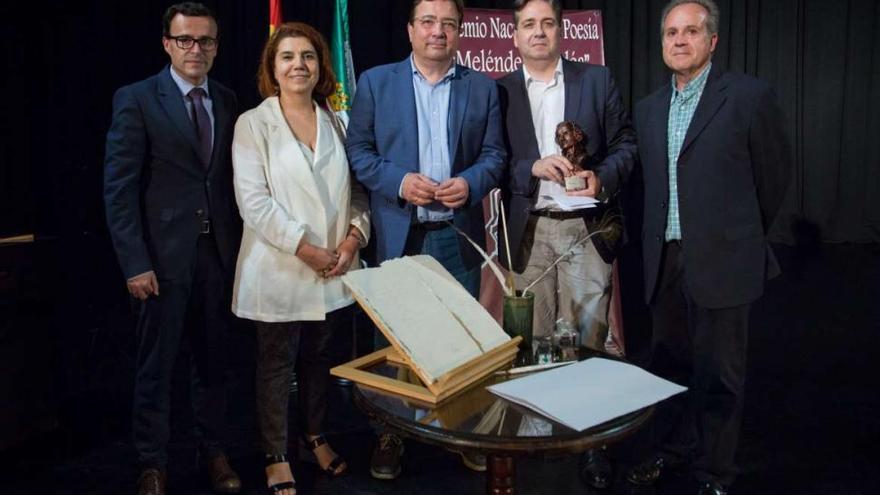 Jordi Doce recibe el premio de poesía Meléndez Valdés