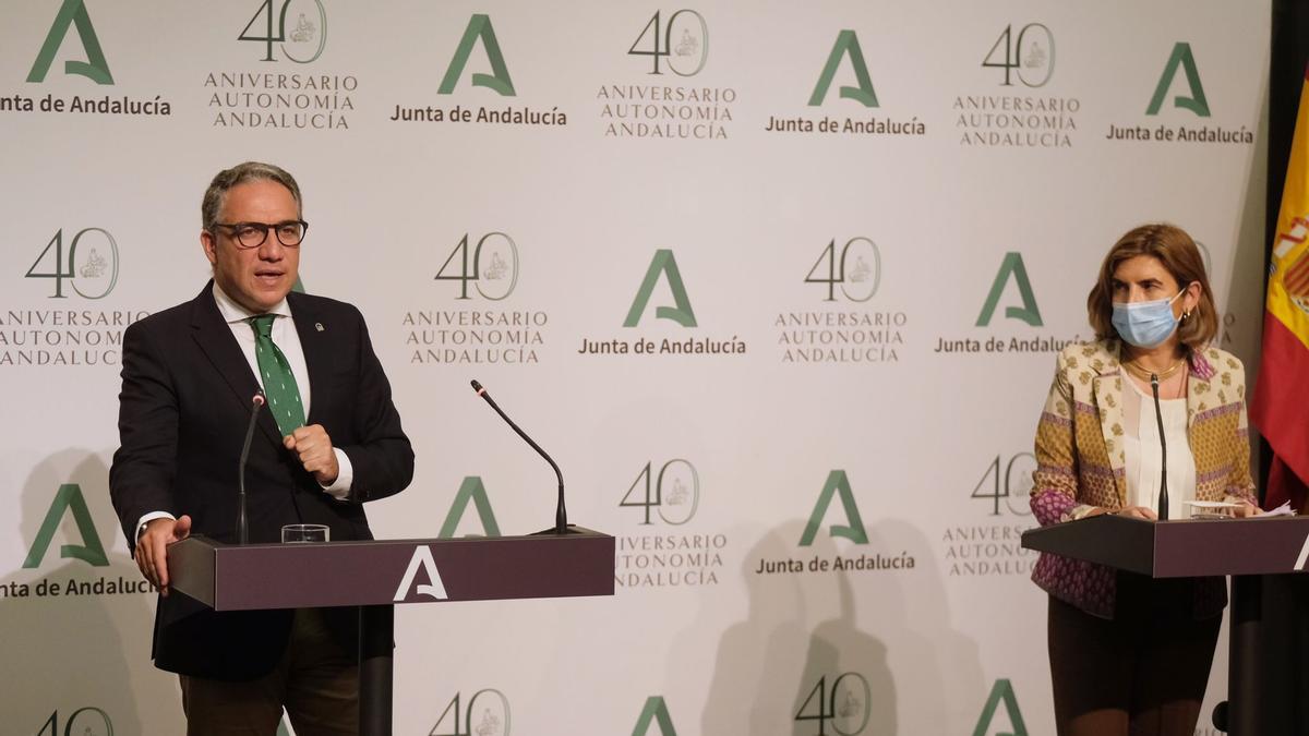 Elías Bendodo y Rocío Blanco tras el Consejo de Gobierno