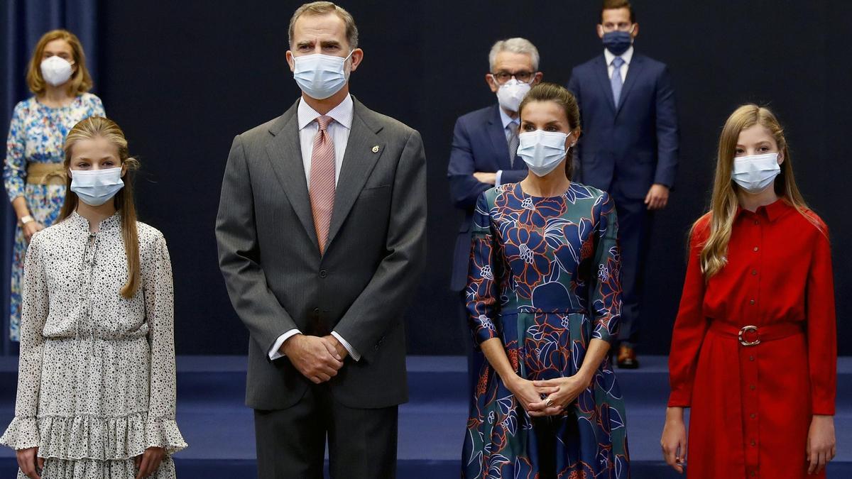 La familia real durante la recepción.