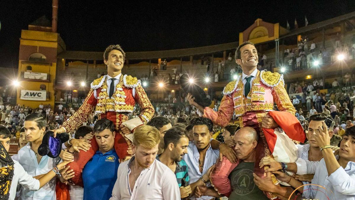 Roca Rey y David de Miranda a hombros en la plaza de toros de Huelva