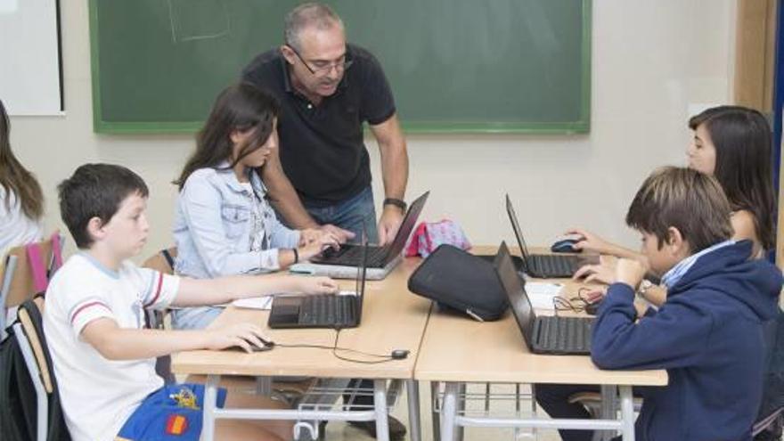 Educación quiere generalizar en todos los centros el aprendizaje con las nuevas tecnologías.