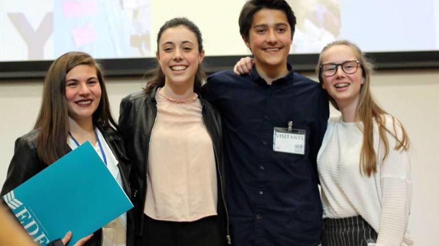 La pachequera Silvia Celdrán, primera por la izquierda, representará a España en el concurso internacional.