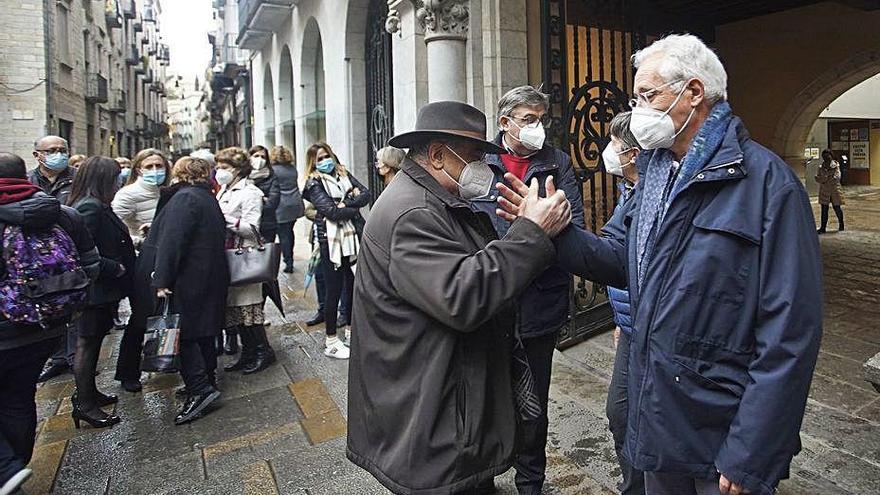 Nadal, amb Pujol i Pagans al fons, saluda l&#039;interventor.