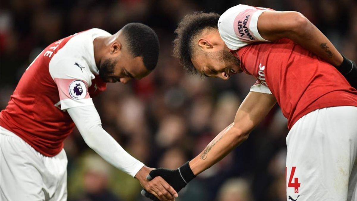 Lacazette y Aubameyang celebran un gol ante el Newcastle en la Premier