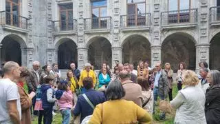 Más de seiscientas personas, "muchas más de las previstas", participan en las visitas guiadas al monasterio de Cornellana