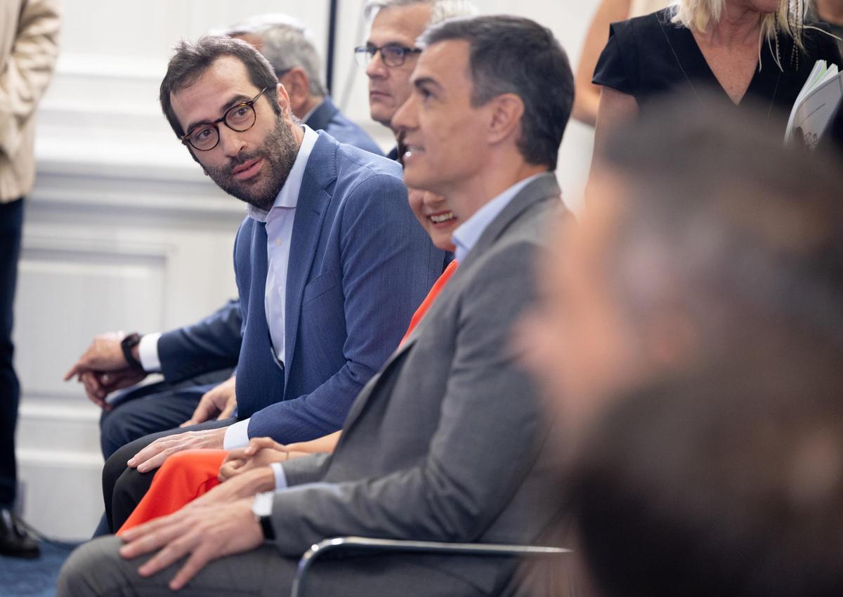 El ministro de Economía, Carlos Cuerpo, y el presidente del Gobierno, Pedro Sánchez